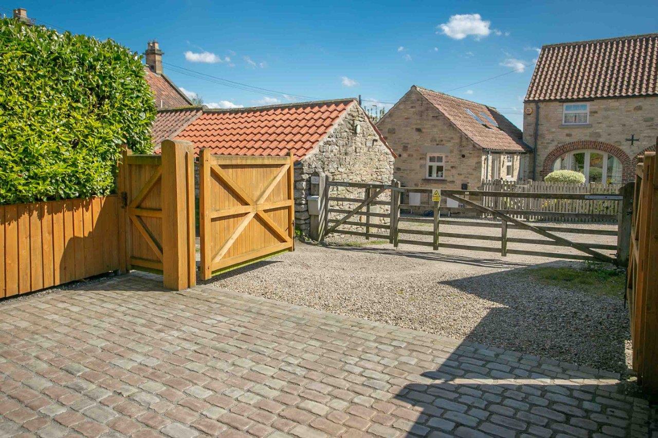 Bondgate, Helmsley, York Peter Illingworth Estate Agents Kirkbymoorside