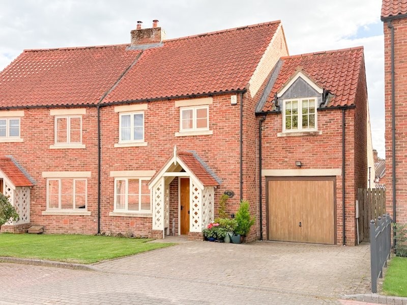 Neville Walk, Kirkbymoorside, YO62 6JF